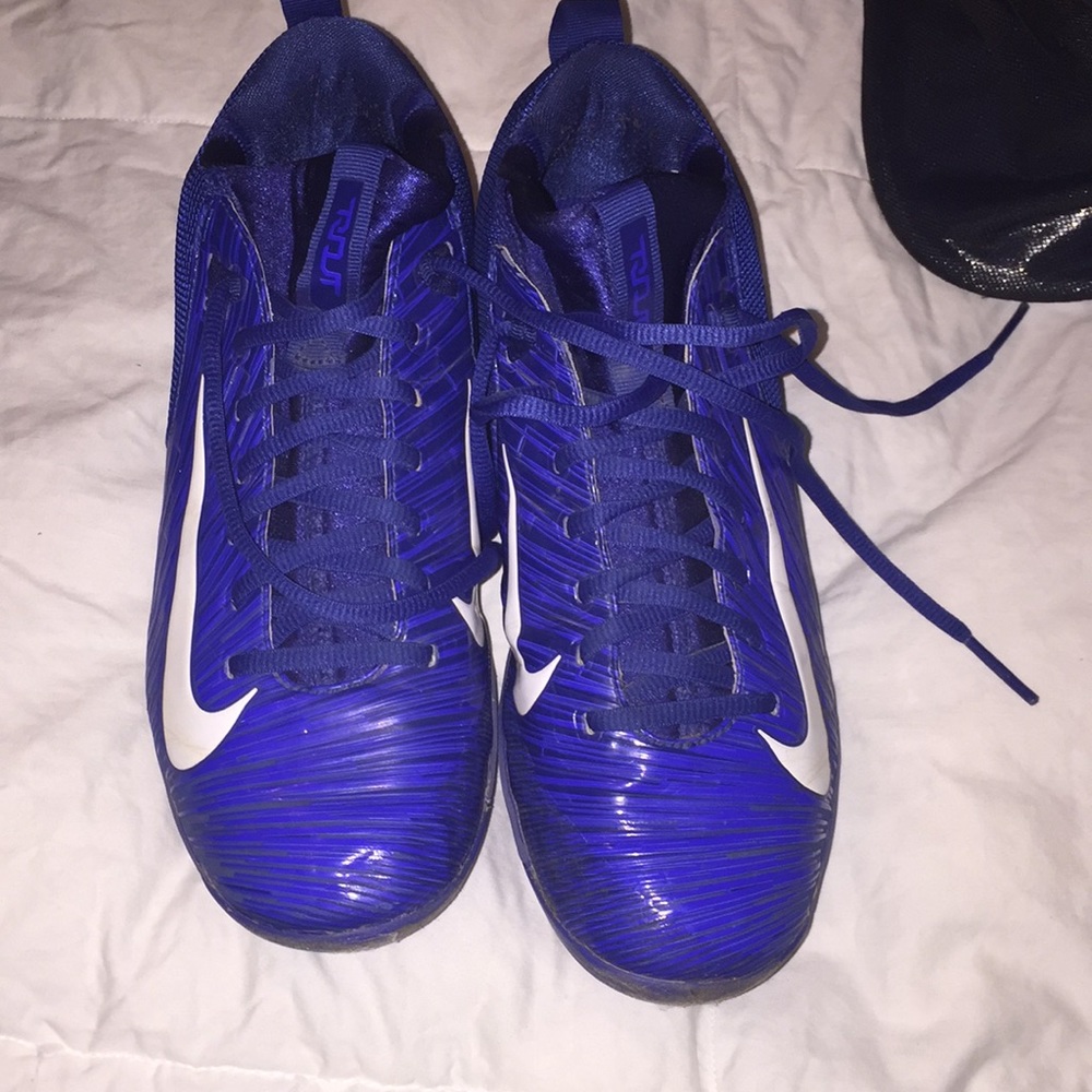 Men’s size 7.5 baseball cleats